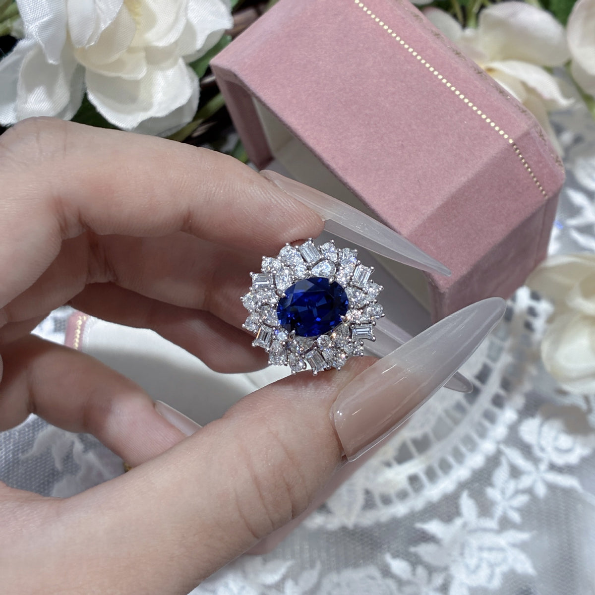 3 Carat Oval Lab-Grown Blue Sapphire Halo Ring 925 sterling silver, detail view
