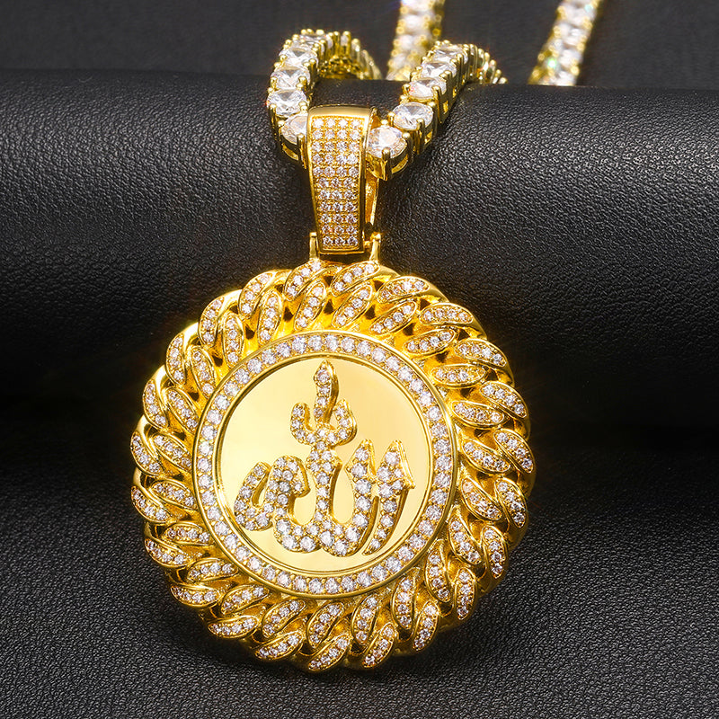 Arabic Calligraphy Rope-Edge Moissanite Pendant close-up